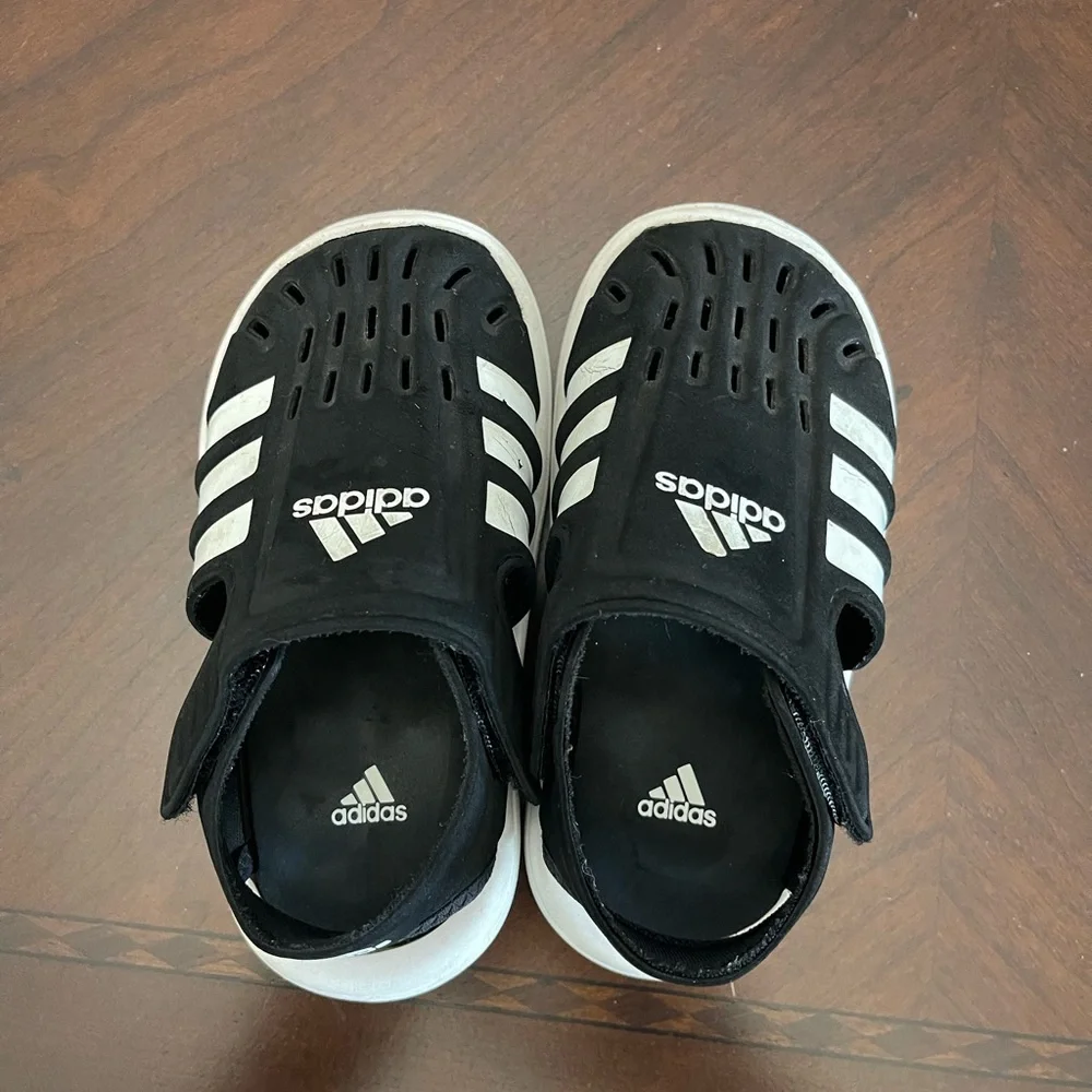 Adidas Kids Closed Toe Black & White, Water Sandals Size 7k with Velcro Closure